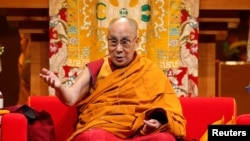 2016年9月17日，西藏流亡精神領袖達賴喇嘛在法國斯特拉斯堡向忠實信徒講話。