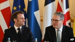 英國首相施紀賢和法國總統馬克龍2025年3月2日在歐洲領導人有關烏克蘭危機的峰會上。