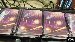 日本关注俄罗斯市场。日本政府为本国企业编制的在俄罗斯经商指南。（美国之音白桦拍摄）