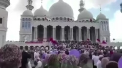 宁夏同心政府出动武警强制拆除清真寺，当地穆斯林涌入清真寺进行抗议