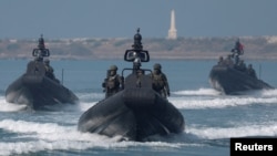 资料照: 台湾海军春节期间在高雄海域举行军演. (2024年1月31日)