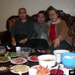 哈达、威勒斯和新娜。该照片由中国公安部门拍摄并公布。