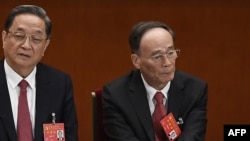 2017年10月18日，中紀委書記和政治局常委王岐山和政治局常委俞正聲（左）在中國共產黨第十九次全國代表大會開幕式上。