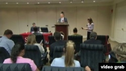 代表伊斯蘭教士法士拉居倫律師團中一位律師里德溫加滕召開會議討論居倫被土耳其要求引渡問題。