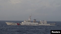 资料照- 图为日本海岸警卫队2015年拍摄的中国31239号海警船在东中国的尖阁诸岛（中国成为钓鱼岛）附近游弋。照片来自日本海岸警卫队。