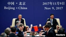 美國總統川普和中國國家主席習近平在北京人民大會堂出席美中企業家對話會閉幕儀式（2017年11月9日）