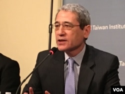 2017年2月15日，福布斯雜誌專欄作家章家敦(美國之音鐘辰芳拍攝)