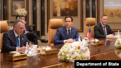 左起: 美國中東特使史蒂夫·維特科夫, 國務卿盧比奧和國家安全顧問邁克·沃爾茲。