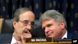 美國國會眾議院外交事務委員會主席恩格爾和資深成員麥考爾。（2019年2月13日）