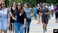 不戴口罩走在亞特蘭大的環城步道上。(2021年5月14日)