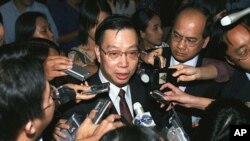 中国卫生部副部长黄洁夫接受记者采访(资料照片)