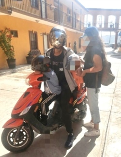 “飛揚”用這部小摩托載著一家四口從墨西哥南部北上向美國進發 （照片本人提供）