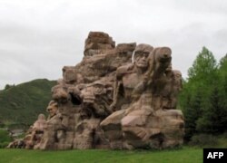 座落在松潘县的“红军长征纪念碑碑园”