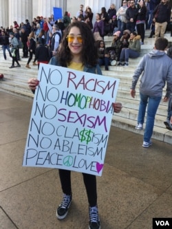 2018年美国华盛顿的女性大游行与集会参与者希望打破不平等，社会有更多包容。(美国之音扬之初拍摄)