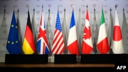 七國集團和歐盟旗幟。