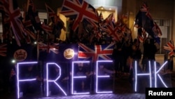 香港反政府示威者2019年10月23日到英国驻港领事馆前集会（路透社）