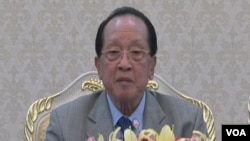 柬埔寨外相賀南洪7月20日在金邊就南中國海問題回答美國之音記者提問