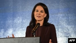 德國外交部長安娜萊娜·貝爾伯克2024年12月2日在北京會見中國外交部長王毅後舉行新聞發布會。