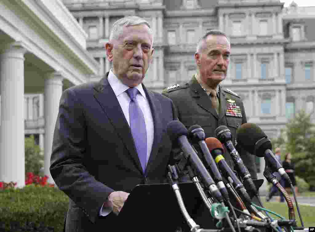 美国国防部长马蒂斯在白宫外面就朝核危机升级对媒体记者发表谈话，参谋长联席会议主席邓福德在旁边(2017年9月3日) 。马蒂斯表示，朝鲜对美国或其盟国的任何威胁都将得到&ldquo;大规模的军事反应，&hellip;&hellip;既有效又压倒一切&rdquo;。这位国防部长说，美国&ldquo;不寻求彻底歼灭&hellip;&hellip;朝鲜&rdquo;，但美国有能力保卫自己及其盟友，美国对盟国的承诺是&ldquo;铁定的&rdquo;。