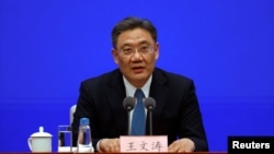 中國商務部長王文濤在中國國務院新聞辦的發布會上講話。（2021年2月24日）