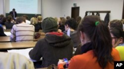 美國的大學生在課堂上上課(資料圖片)