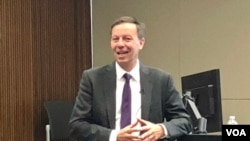 穆尔哈恩教授在洛杉矶南加州大学介绍著作(2019年10月3日，美国之音，雨舟)