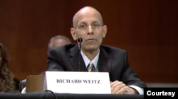 哈德遜研究所高級研究員、政治和軍事分析中心主任理查德·魏茨（Richard Weitz) 2023年1月26日在聽證會上發言（USCC視頻截圖）