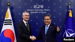 北约秘书长延斯·斯托尔滕贝格（Jens Stoltenberg）2023年1月30日在首尔与韩国外长朴振会面。（路透社）