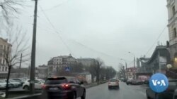 VOA英语视频：战火下顽强生存——基辅居民利用紧急供电经营自己的小生意