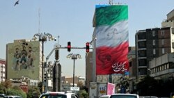 伊朗當局鎮壓街頭抗議 德黑蘭民眾在樓上呼喊口號