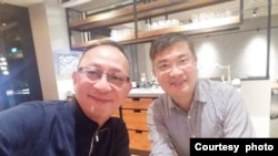 “傑斯”（左）與桑普（右）曾長期合作主持節目。 （桑普提供）