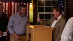 美国大选日零点一到 首张选票已投出