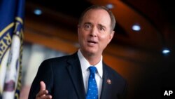 眾議院情報委員會主席謝安達(Adam Schiff)。