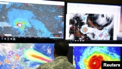 多明尼加共和國緊急行動委員會工作人員密切關注颶風艾瑪的走向 (2017年9月5日)