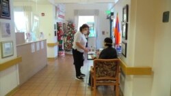 加州疗养机构获新冠疫苗圣诞大礼 居民反应两样情