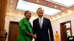 美國國家安全顧問蘇珊賴斯8月28日在北京與中國國務委員楊潔篪會面。