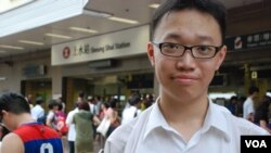 中港跨境學生林同學表示，有參與光復行動的人士威逼及謾罵水貨客，值得深思及檢討 (美國之音湯惠芸拍攝)