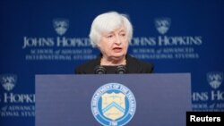 Министр финансов Джанет Йеллен выступает в Университете Джонса Хопкинса. 20 апреля 2023 г. 