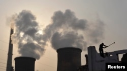 中国湖北襄樊郊外的发电厂（资料照）