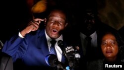 前津巴布韋副總統姆南加古瓦從海外流亡回國後發表講話