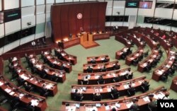 香港行政長官梁振英在立法會宣讀上任後首份施政報告