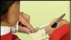 2013-02-17 美國之音視頻新聞: 梵蒂岡可能提前舉行新教宗選舉