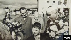 俄罗斯同印度拥有传统友好关系。前苏联领导人赫鲁晓夫与尼赫鲁(资料照片)