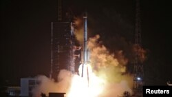 載著兩枚中國北斗-3衛星的運載火箭從西昌衛星發射基地升空（資料圖片）