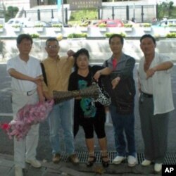 中國貴州省民主人士給他們稱的“花瓶黨”喝倒采