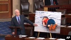 麥凱恩參議員指責當局拖延應付難民危機