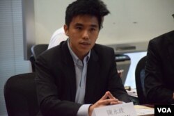 耶魯新加坡國立大學學院助理教授陳永政表示，希望尋找中間路線，可以一方面做到命運自主，也不需要投降。（美國之音湯惠芸攝）