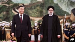 2023年2月14日，中國國家主席習近平在北京人民大會堂同在中國進行國事訪問的伊朗總統萊希舉行會談前，習近平在人民大會堂北大廳為萊希舉行歡迎儀式（資料照片）