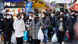 解封後全球民眾首次在室外歡慶新年，唯有中國還在與病毒苦戰