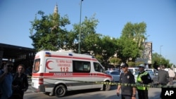 2016年4月27日警方在土耳其布尔萨自杀式炸弹爆炸现场警戒。